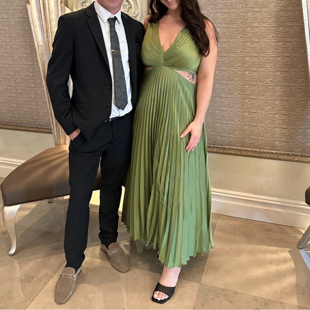 Abercrombie & Fitch Olive Green Pleated V‑Neck Maxi Dress